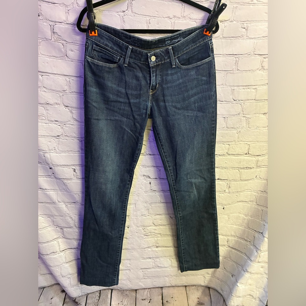 Levi’s Women’s Demi Curve Classic Straight Leg Denim Jeans Dark Wash Size 29 EUC